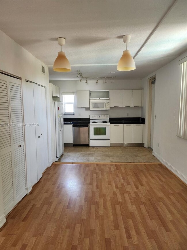 Building Photo - 1080 99th St