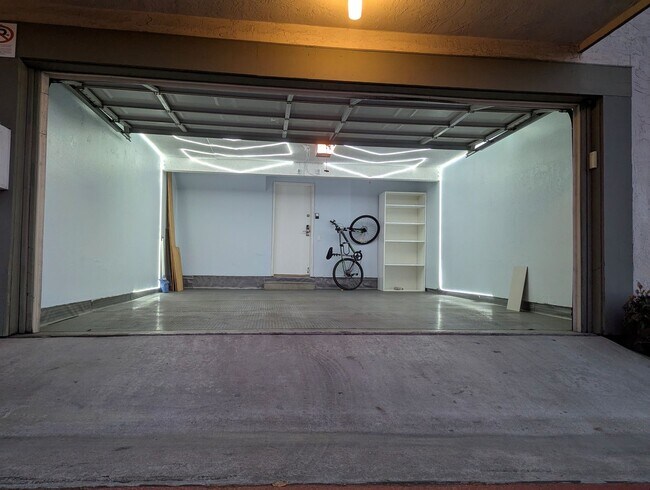 Building Photo - 3 Bedroom Townhome in the Gated College Park Community of San Diego