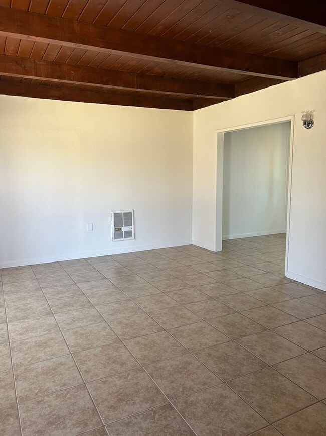 Building Photo - Duplex, 1 bed 1 bath