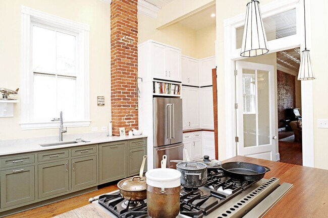 Building Photo - Beautifully Restored Ivy Residence, Fully Furnished with Utilities Included