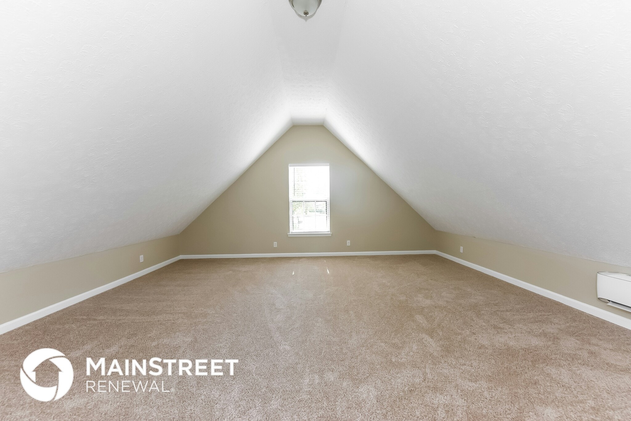Building Photo - 2602 Mesa Dr