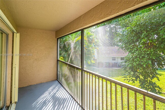 Building Photo - 8513 Old Country Manor