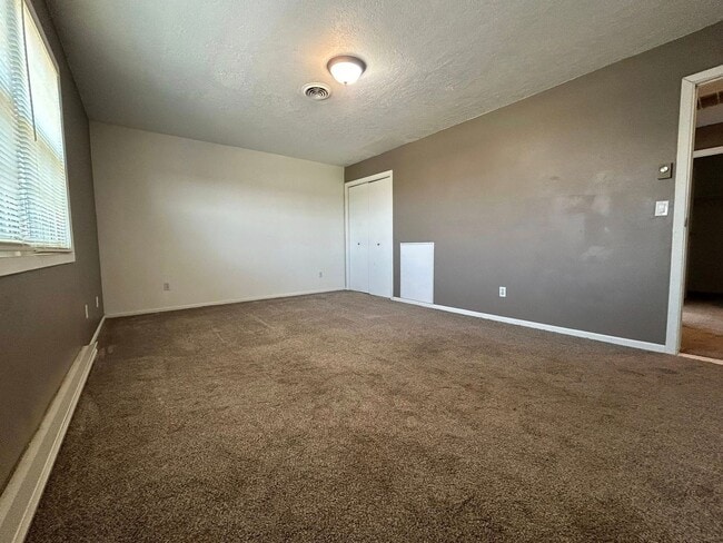 Building Photo - Lovely, Updated Townhome for Rent