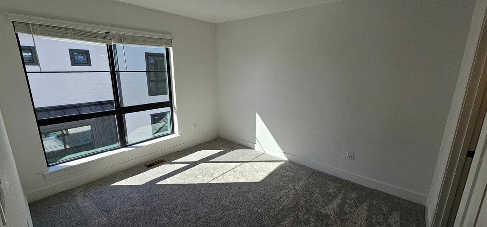 Building Photo - 2034 S Holly St