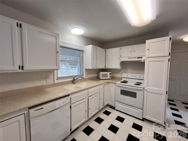 Building Photo - 149 Lytton Farm Rd