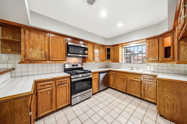 Building Photo - 12903 Claygate Dr