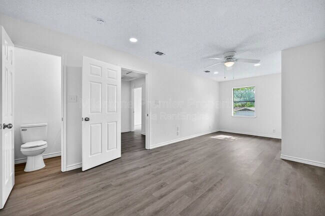 Building Photo - 701 E Morton St