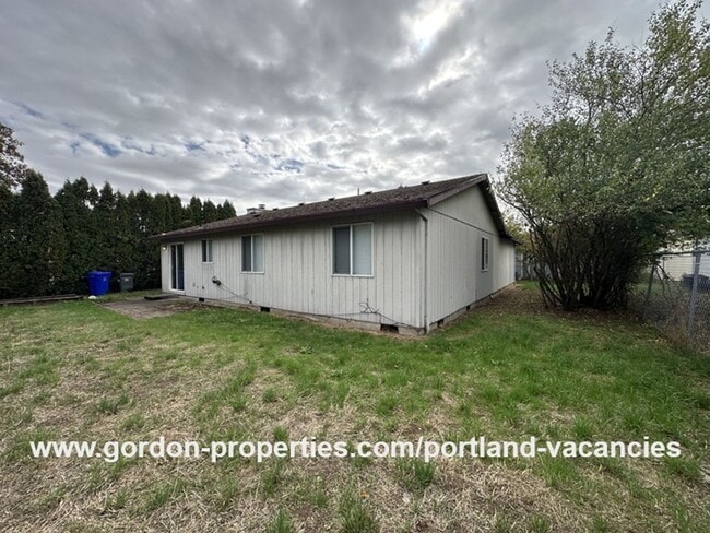 Building Photo - SE Schiller St - ranch style 3 bedroom home