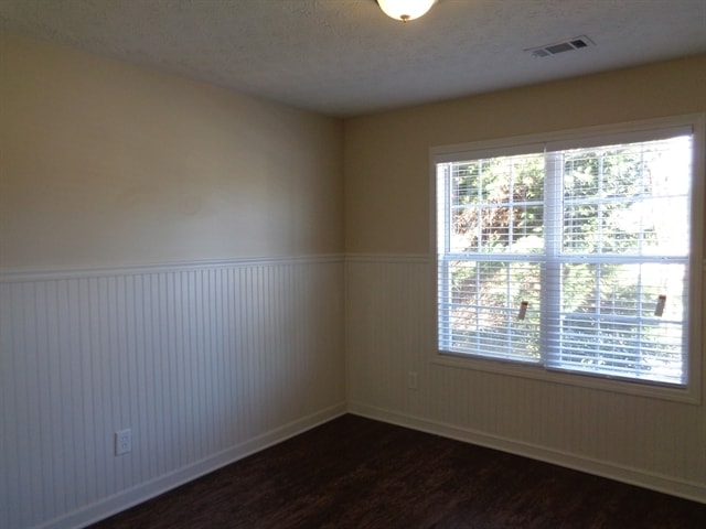 Building Photo - 840 James Ridge Dr