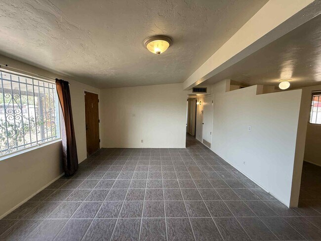 Building Photo - 4832 E 24th St