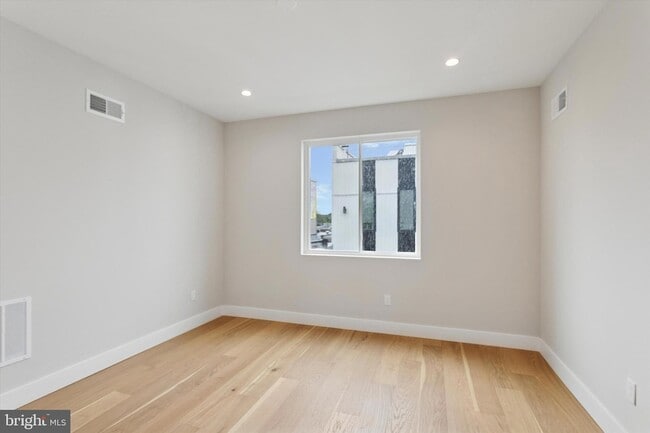 Building Photo - 2120 Bellmore St