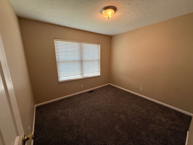 Building Photo - Highview..Close to Gene Snyder @ Smyrna