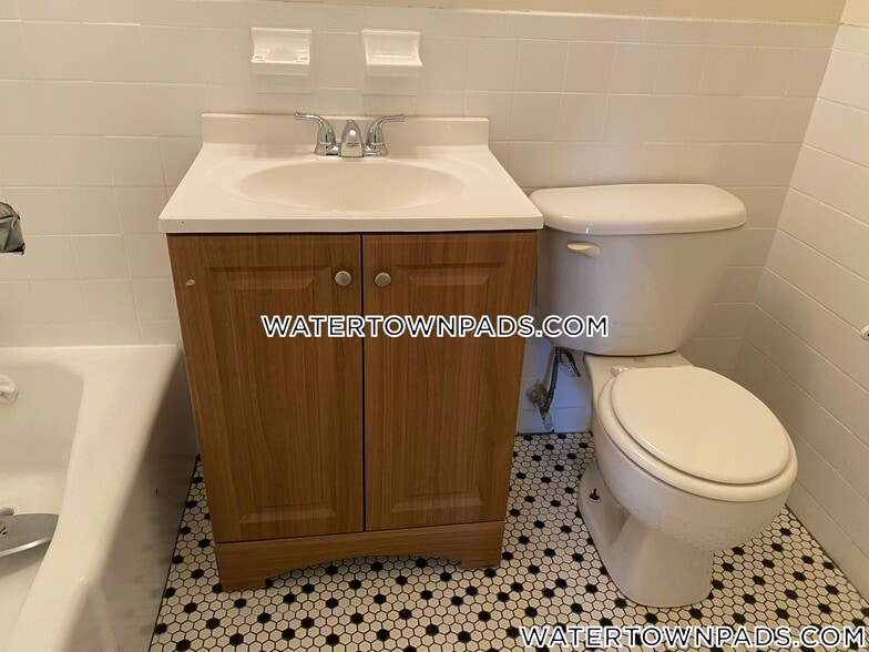 Building Photo - 245 Main St