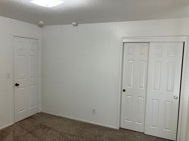 Building Photo - 3813 Saguaro Cir