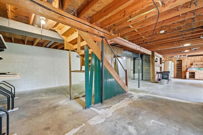 Building Photo - 5757 Heards Mountain Rd