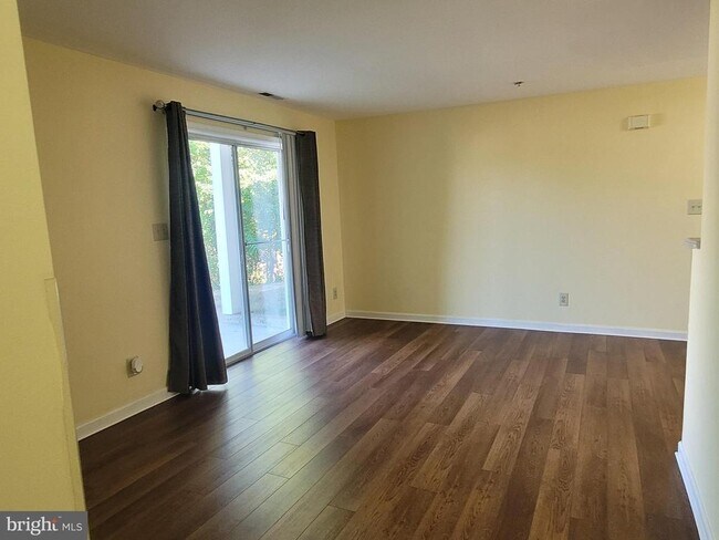 Building Photo - 33 Fern Oak Cir