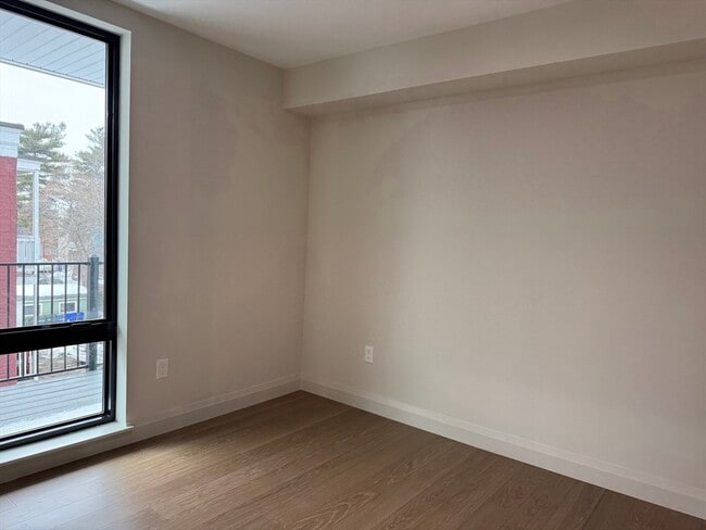 Building Photo - 100 Lincoln St