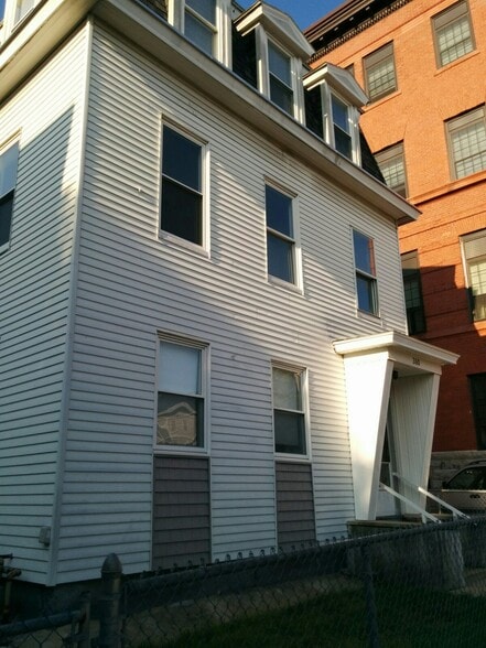 Building Photo - 260 Cedar St