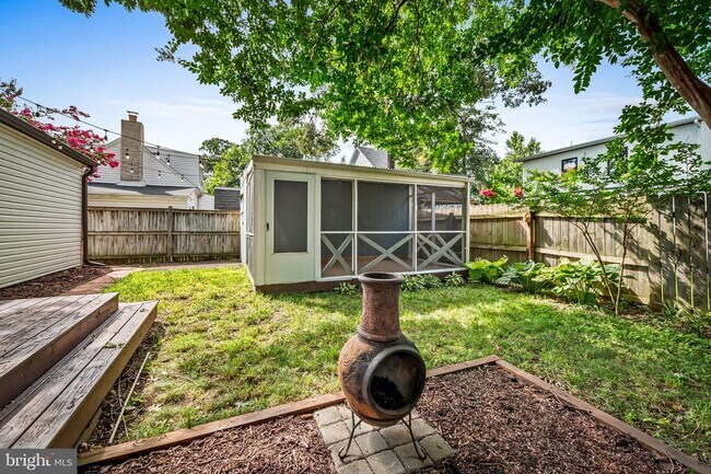 Building Photo - 530 Highland Dr