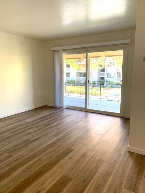 Living rm - 969 Clark Ave