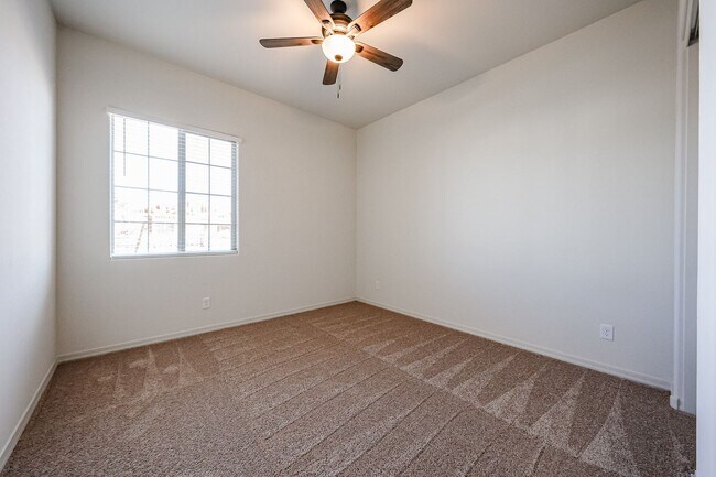 Building Photo - 4 Bedroom Home in Asante Community