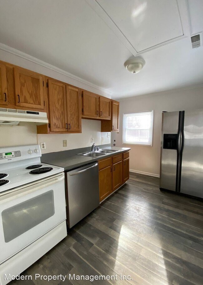 Building Photo - 3 br, 1 bath House - 1006 Marcellus Drive