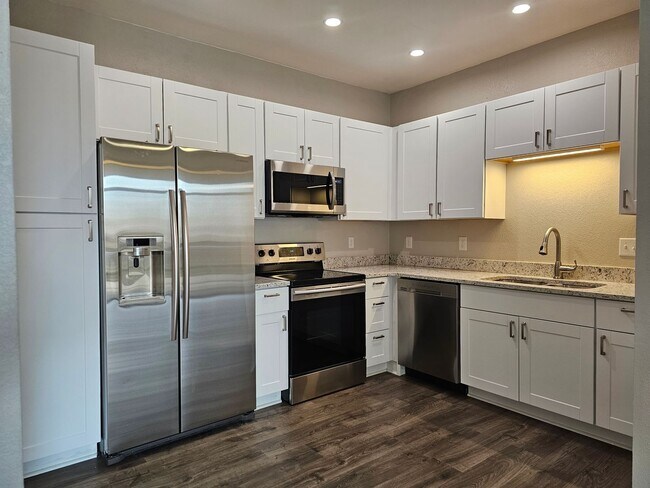 Building Photo - Beautifully Updated Two Bedroom Condo. Second Bedroom can be used as an Office/Flex Space.