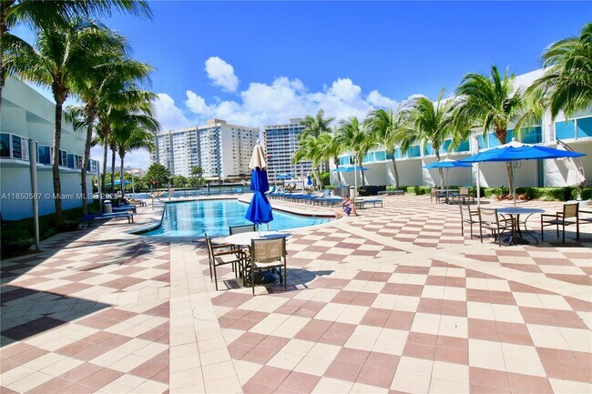 Building Photo - 1945 S Ocean Dr