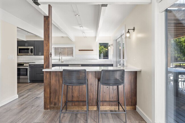 Building Photo - 5 bed 3.5 Bath Home in North Boulder W/Large Backyard, Swimming Pool & Jacuzzi!