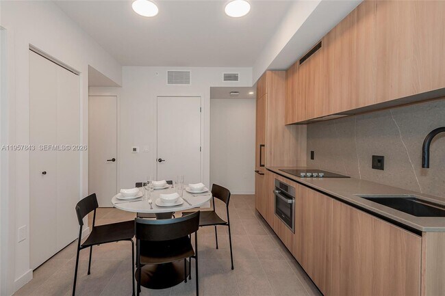 Building Photo - 121 NE 5th St