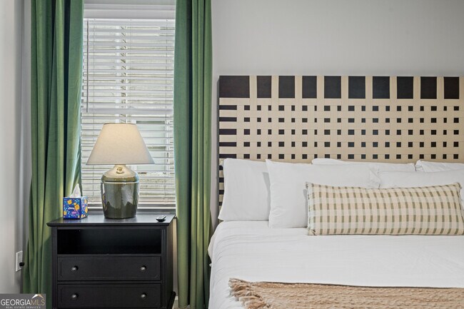 Building Photo - 13 Huntcliff Dr