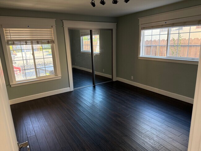 Building Photo - 486 Waskow Dr