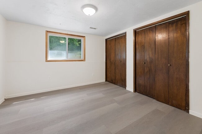 Building Photo - Beautiful 5-Bedroom close to Greenbluff. M...