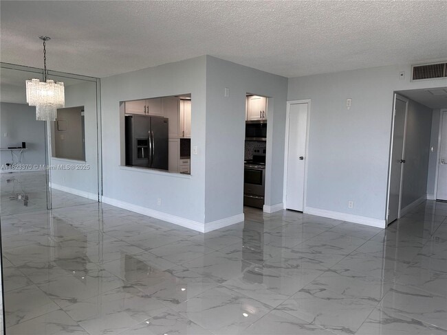 Primary Photo - 20335 W Country Club Dr