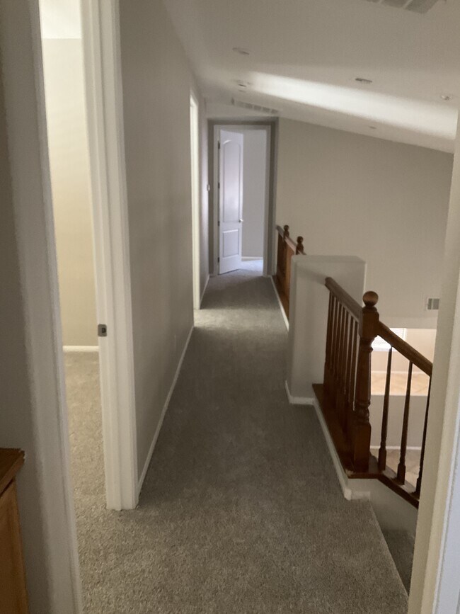 Building Photo - 769 Feather Ridge Dr