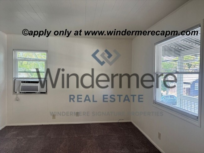 Building Photo - Adorable 1 bed Apartment set in an intimate 8 unit community in New Era Midtown!