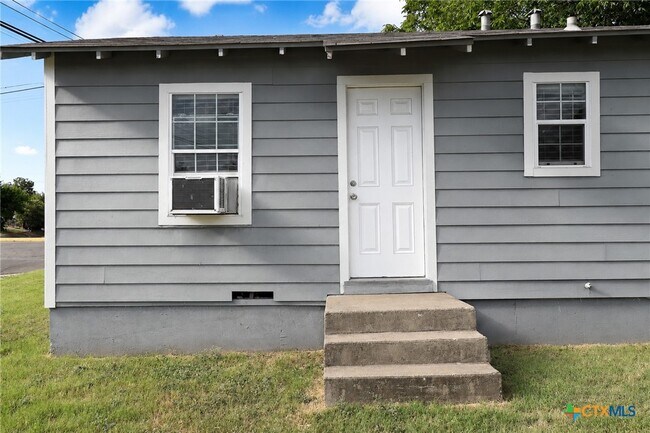 Building Photo - 122 W Avenue A