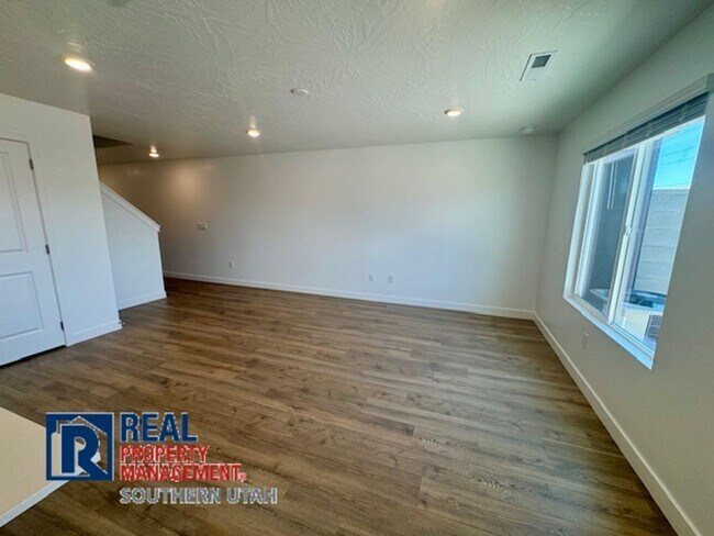 Building Photo - Long Valley Townhome with all the Amenities