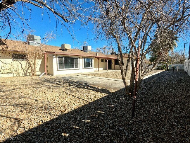 Building Photo - 604 Bonita Ave