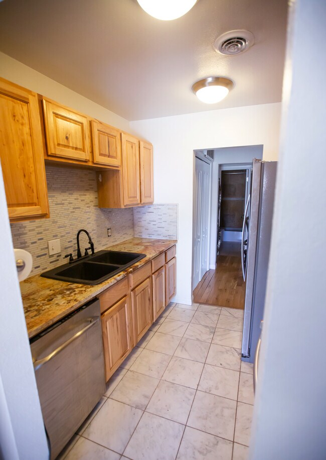 Kitchen - 4029 Wyandot St