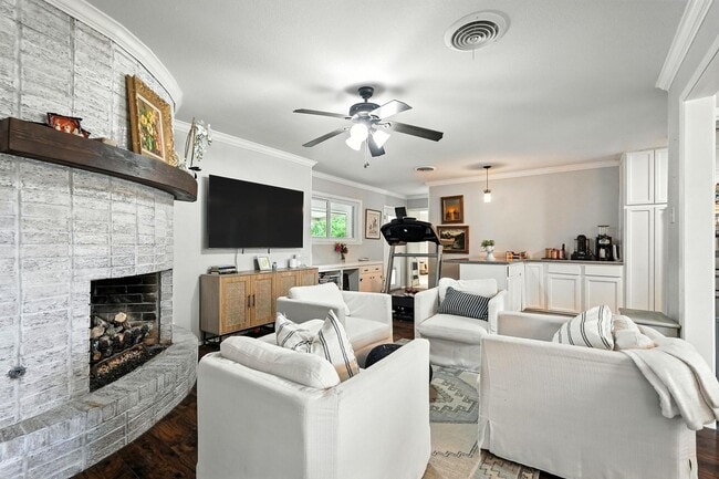 Building Photo - 3026 Ventura Dr