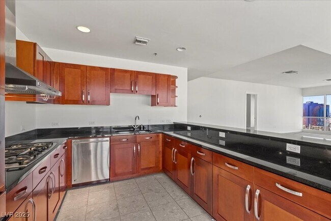 Building Photo - 4525 Dean Martin Dr