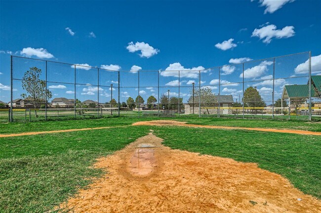 Building Photo - HUGE 5 BEDROOM HOME FOR RENT IN LUCKEY RANCH! WITHIN 10 MILES FROM LACKLAND AFB.