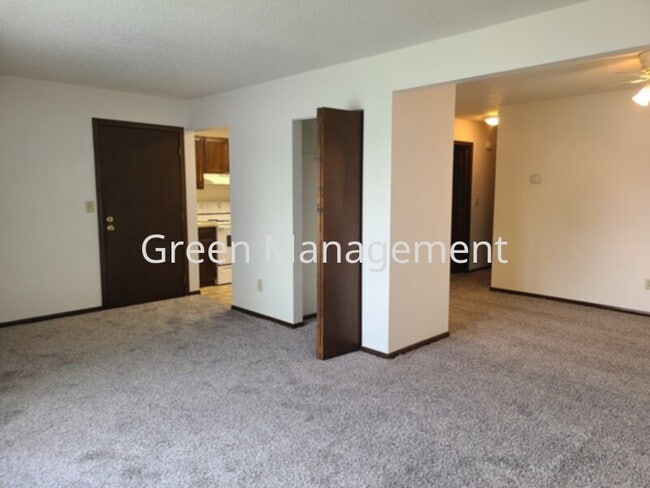 Building Photo - 2 Bedroom with Heat Paid and Garage