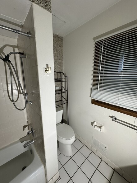 Building Photo - 1331 Martha Washington Dr