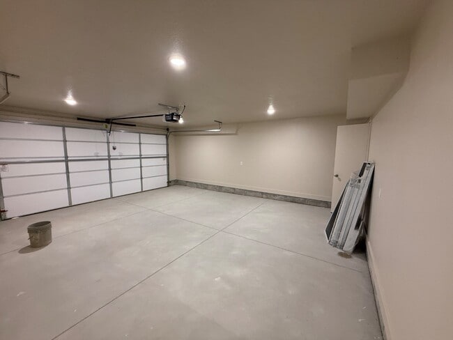 Building Photo - Eastside View Townhomes