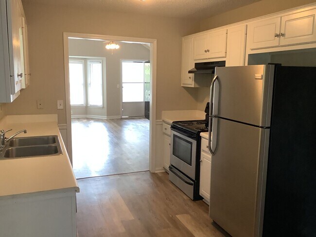Building Photo - 2br House For Rent Near UGA Vet School