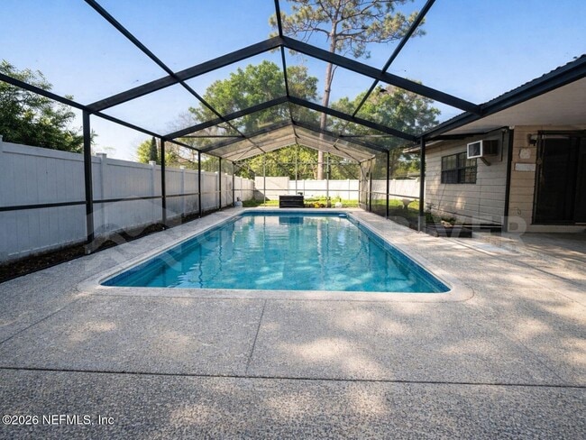 Building Photo - 246 Sara Dr