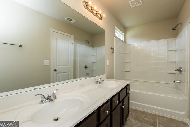 Building Photo - 107 Bradford Ct