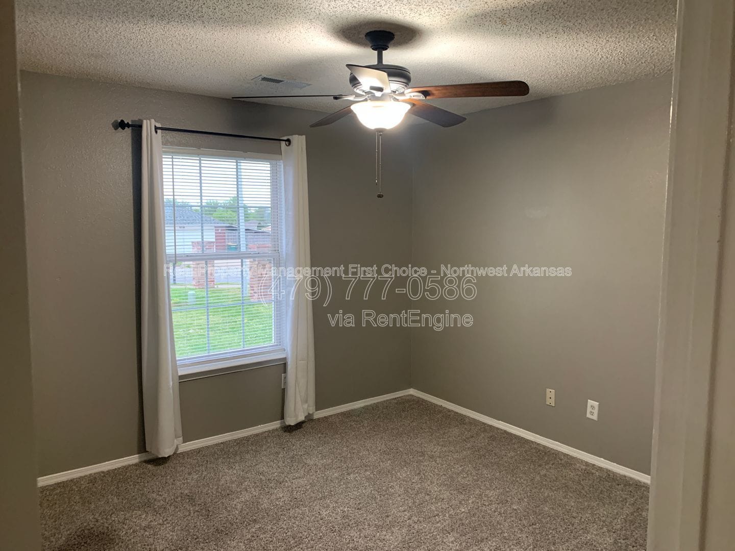 Building Photo - 509 E Pinion St